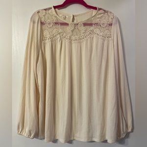 Maurice’s cream colored top, size 1X